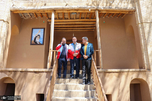 بازدید گردشگران نوروزی از بیت تاریخی حضرت امام در خمین