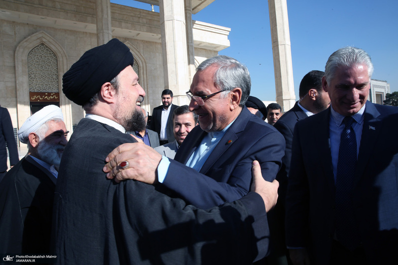 ادای احترام رییس جمهور کوبا، همسرش و هیأت همراه  به مقام شامخ رهبر کبیر انقلاب اسلامی