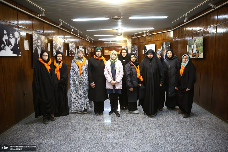 بازدید جمعی از دانش آموزان از بیت امام خمینی (س) در جماران 1