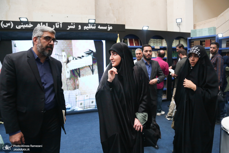 غرفه موسسه تنظیم و نشر آثار امام خمینی (ره) در سی و ششمین نمایشگاه کتاب تهران-6