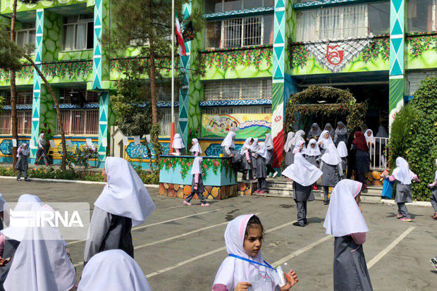 مدارس اصفهان نیمه تعطیل است