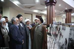 بازدید سید حسن خمینی از نمایشگاع عکس امام امت