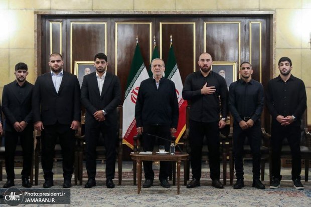 پزشکیان پس از تجلیل از کشتی گیران قهرمان جهان: با روحیه ملی پیش برویم مانعی سد راه پیشرفت ایران نیست