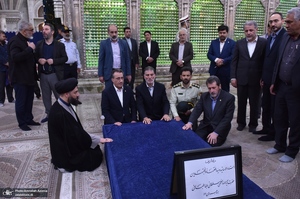 تجدید میثاق مدیرعامل و کارکنان سازمان بنادر و دریانوردی با آرمان های حضرت امام (س)