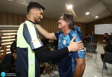 ساپینتو نیامده از شاگردانش تمجید کرد