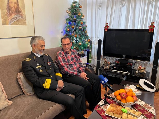 امیر دریادار سیاری به دیدار جانباز «سیمک وارطانیان» رفت + عکس