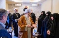 حضور نماینده رهبر انقلاب اسلامی در منزل خانواده‌های فرماندهان شهید حزب‌الله لبنان در بیروت (13)