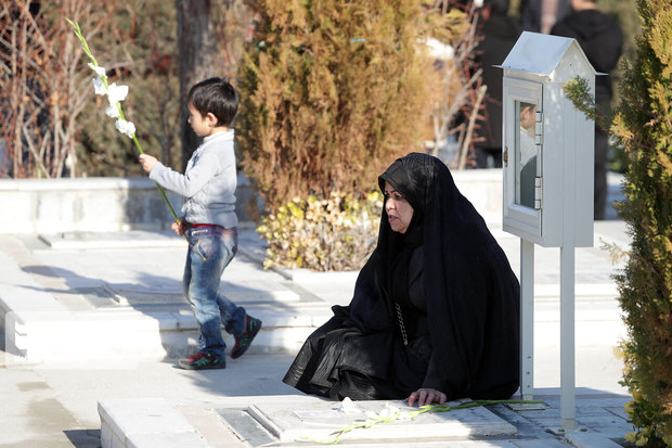 شهروندان زیارت اهل قبور را از پنجشبه آخر سال به زمان دیگری موکل کنند