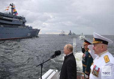 مراسم روز نیروی دریایی روسیه با حضور ناو ایرانى + تصاویر