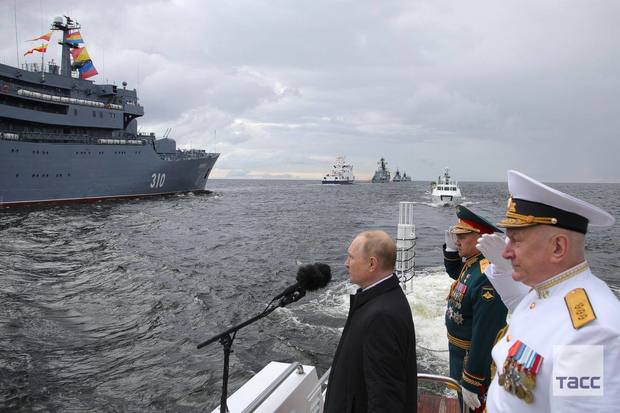 مراسم روز نیروی دریایی روسیه با حضور ناو ایرانى + تصاویر