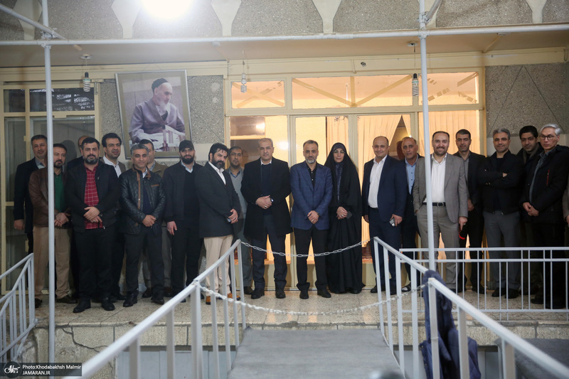 تجدید میثاق شهردار منطقه یک تهران و جمعی از معاونین با امام خمینی (س)