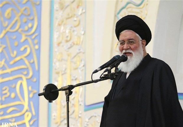 امام جمعه مشهد: دنیا به شجاعت و ایستادگی ایران در برابر دشمن احترام می‌گذارد