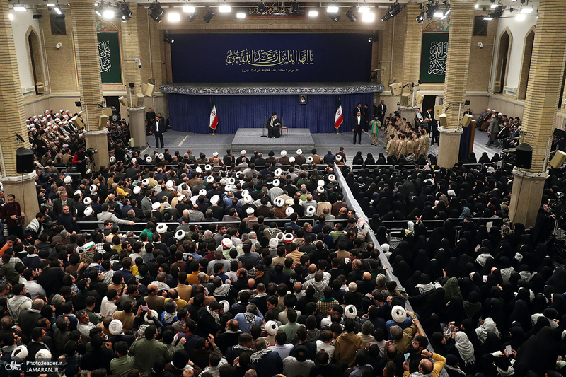 دیدار هزاران نفر از مردم قم با رهبر معظم انقلاب