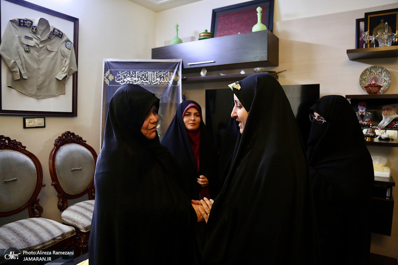 بازدید معاون امور زنان و خانواه ریاست جمهوری از منزل سپهبد شهید سید عبدالرحیم موسوی
