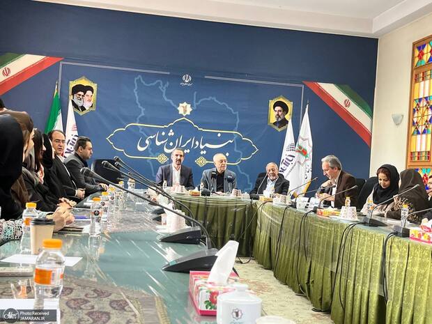 صالحی رئیس بنیاد ایران‌شناسی: رهبر شهید معتقد بودند روسیه مقتدر در کنار ایران مستقل می‌توانند مکمل هم باشند