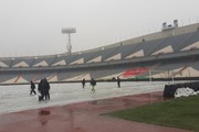 بارش شدید باران در ورزشگاه آزادی پیش از دیدار پرسپولیس و صنعت نفت + تصاویر