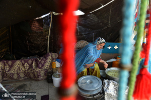 نمایشگاه عطر یاس در جوار حرم امام خمینی(س)