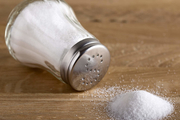 مصرف نمک زیاد فاکتور موثر بر پرفشاری خون
