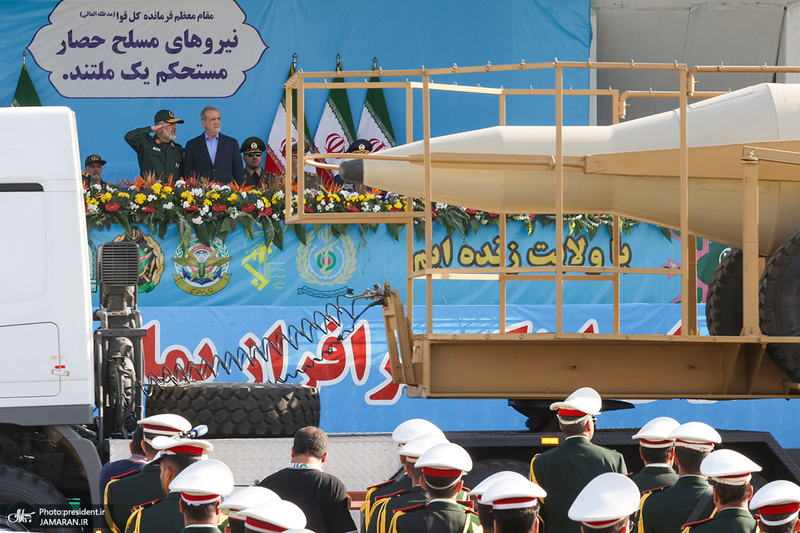 مراسم رژه نیروهای مسلح در جوار حرم مطهر امام خمینی (س)