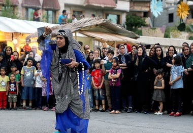 همدان با 'مهره ریزان' به جشنواره تئاتر 'تیرنگ' رفت