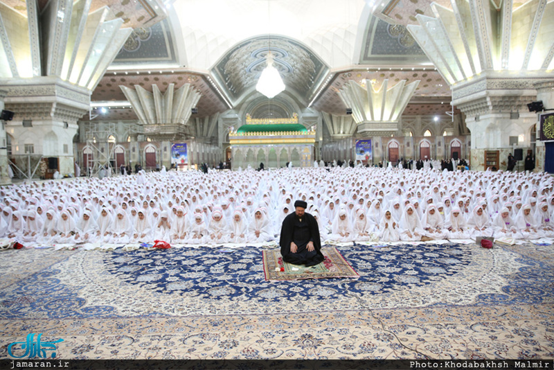 مراسم جشن تکلیف دانش آموزان دختر در حرم مطهر امام خمینی(س) 