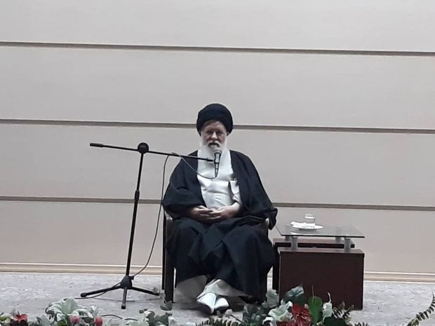 امام جمعه مشهد: بسیجیان میدان انتخابات را تصرف کنند