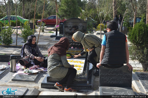  زیارت اهل قبور در پنجشنبه آخر سال-بهشت زهرا(س) تهران