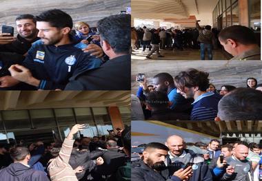 استقبال هواداران استقلال مقابل هتل پیش از حرکت تیم به ورزشگاه +عکس
