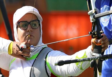 زهرا نعمتی مدال جهانی خود را به شهدای مدافع حرم و شهید حججی تقدیم کرد

