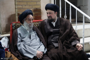 حضور شخصیت های حوزوی در منزل سید حسین خمینی