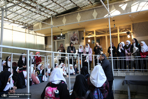 تجدید میثاق دانش آموزان و مردم با امام در حسینیه جماران