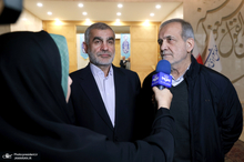 پزشکیان در حاشیه حضور در مجلس: منابع کافی در اختیار داریم تا اجازه ندهیم مردم از نظر معیشتی با مشکل مواجه شوند/ بخشی از منابع کشور در جاهایی هزینه می‌شود که اساساً نباید تخصیص یابد/ ما به خودمان فشار آوردیم تا جایی که ممکن است بودجه دولت افزایش پیدا نکند