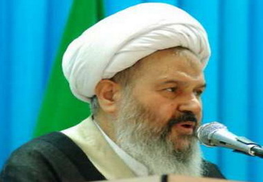 امام جمعه کاشان: در جامعه اسلامی نباید فقیر وجود داشته باشد