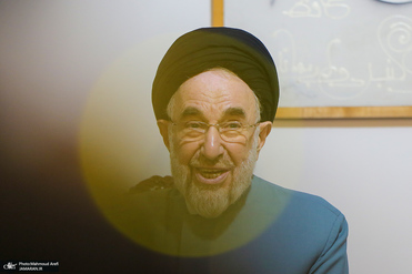 سید محمد خاتمی: بعد از جنگ فرصتی فوق العاده برای کشور و مردم پدید آمد که جلوه آن را در تفاهم نامه اسلام آباد می بینیم/ امروز بقاء و موجودیت خود را به دشمن تحمیل کرده ایم/ تفاهم نامه از سوی هیچ یک از طرفین نقض نشود