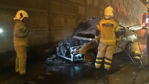 تصادف و آتش‌سوزی خودرو ۲۰۶ در تهران ۳ مصدوم داشت