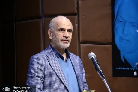 فرشاد مومنی: موتور پمپاژ فقر سه‌شیفته کار می‌کند، اما سیاست‌گذاران به دنبال شوک جدیدند/ همان عواملی که کشور را به بحران رسانده‌اند، هنوز راه‌حل جا زده می‌شوند