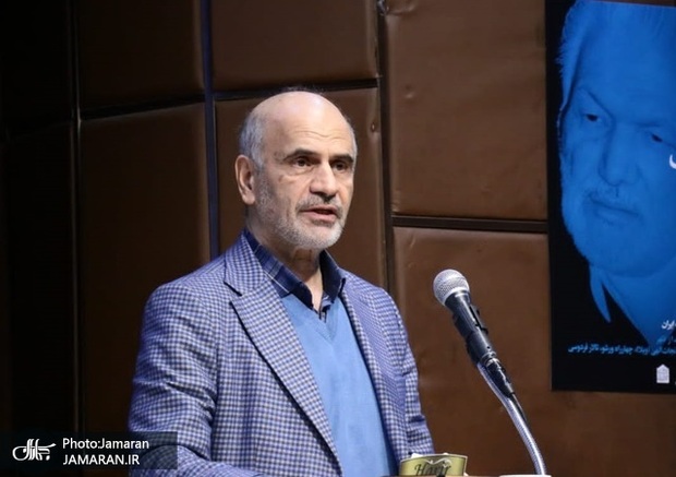 فرشاد مومنی: مسئولان با سخنان سنجیده، اعتماد مردم را جلب کنند/ ادعای قحطی در صورت عدم شوک قیمتی، سخنی پوچ است/ اگر مردم از راه شغل مولد امرارمعاش کنند، دولت در باتلاق بدهی فرونمی‌رود