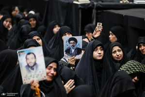 اولین شب مراسم عزاداری ماه محرم در جوار محل عروج ملکوتی قائد شهید انقلاب