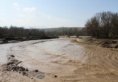 برخی روستاهای بخش درح در محاصره سیل قرار گرفتند