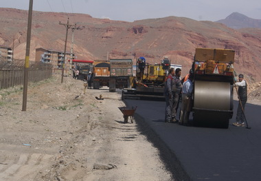 عملیات احداث 35 کیلومتر راه روستایی در سلماس آغاز شد