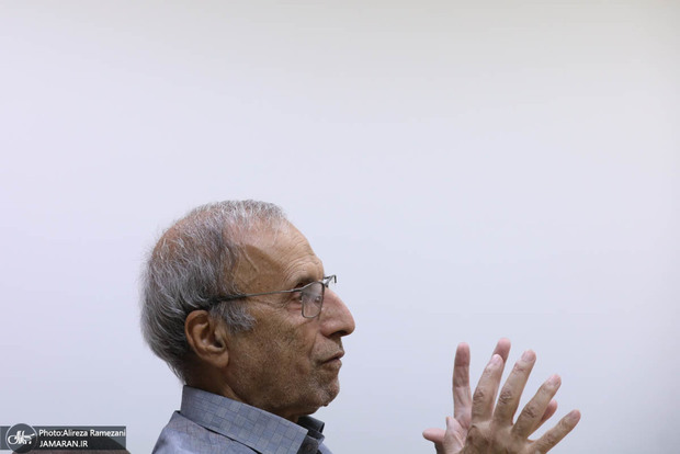 خانیکی: مگر مسألۀ نسل‌ها و تحولات نسلی، یک مسألۀ خاص ماست که در جهان رخ داده؟ این تهدید است که تصور کنیم در جامعۀ ما تفاوت‌هایی وجود ندارد