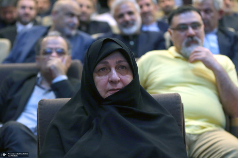 دیدار سرپرست و کارکنان وزارت خارجه باسید حسن خمینی در حرم مطهر امام خمینی (س)