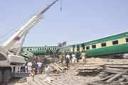 تصاویر/ تصادف مرگبار دو قطار مسافربری در پاکستان