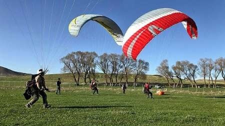 مسابقات کشوری پرواز با پاراگلایدر در شهرستان گلوگاه برگزار می شود