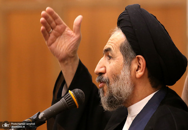 ابوترابی‌فرد، امام جمعه موقت تهران: مدیران در دولت مردمی باید نماد محبت، لطف و احسان به عموم شهروندان باشند/ آنگاه که سطوح مدیریت در نظام نسبت به مردم چنین نگاهی داشته باشند علامت شکل‌گیری دولت اسلامی است