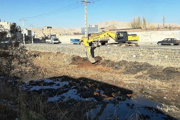 پاکسازی رودخانه «یرغو» مهاباد آغاز شد