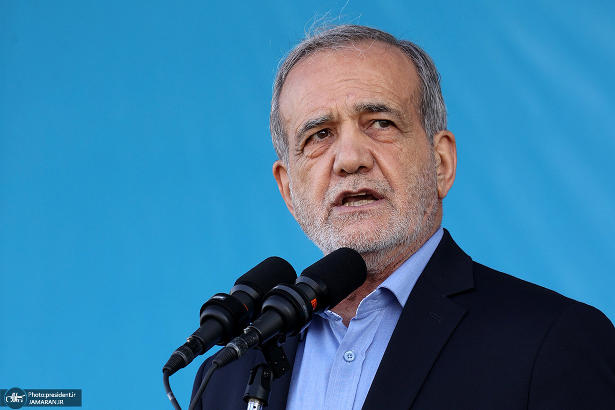 پزشکیان: توان بازدارندگی کشور به سطحی رسیده که هیچ اهریمنی جرأت فکر کردن به حمله علیه ایران را هم ندارد/ عزت و اقتدار امروز ایران مدیون از خودگذشتگی نیروهای مسلح است/ قدرت و سربلندی نظام اسلامی را با تقویت نیروهای مسلح حفظ کرده و ارتقا می‌بخشیم