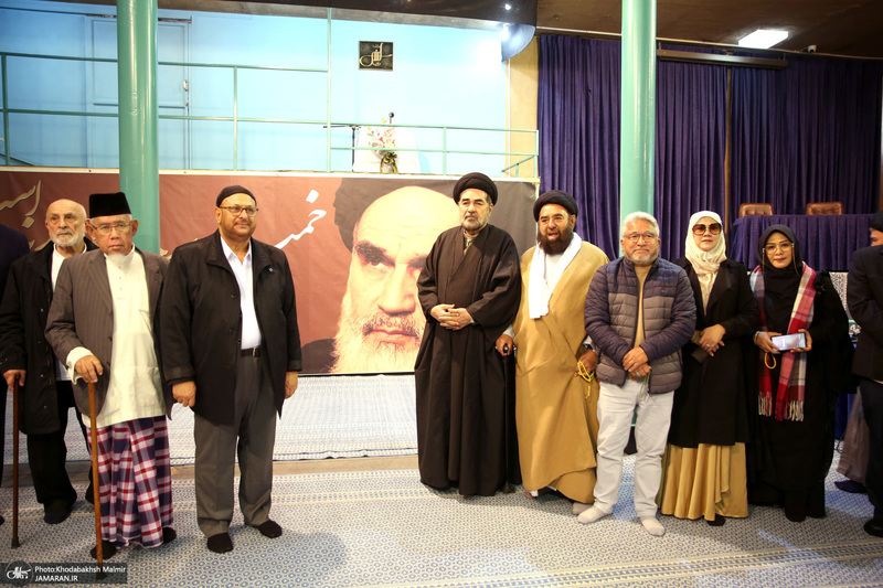 بازدید جمعی از مهمانان شرکت کننده رویداد بین المللی جایزه جهانی امام خمینی از جماران