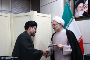 نشست صمیمانه اعضا هیات علمی پژوهشکده امام خمینی و انقلاب اسلامی با تولیت  معزز به مناسبت روز معلم