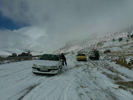 امداد رسانی هلال احمر سمنان به 240 مسافر گرفتار در برف وکولاک